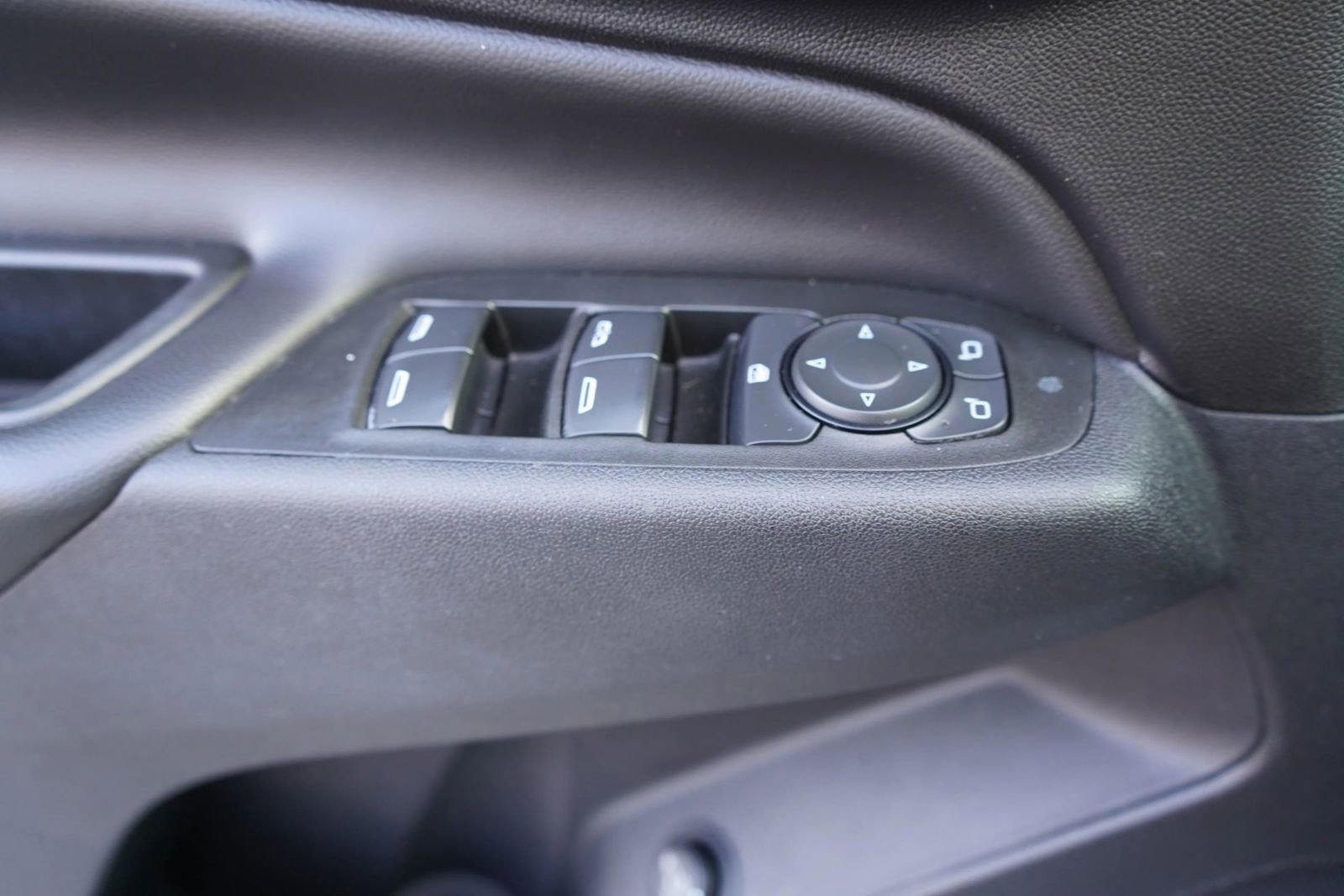 Used 2021 Chevrolet Equinox LT FWD image 13