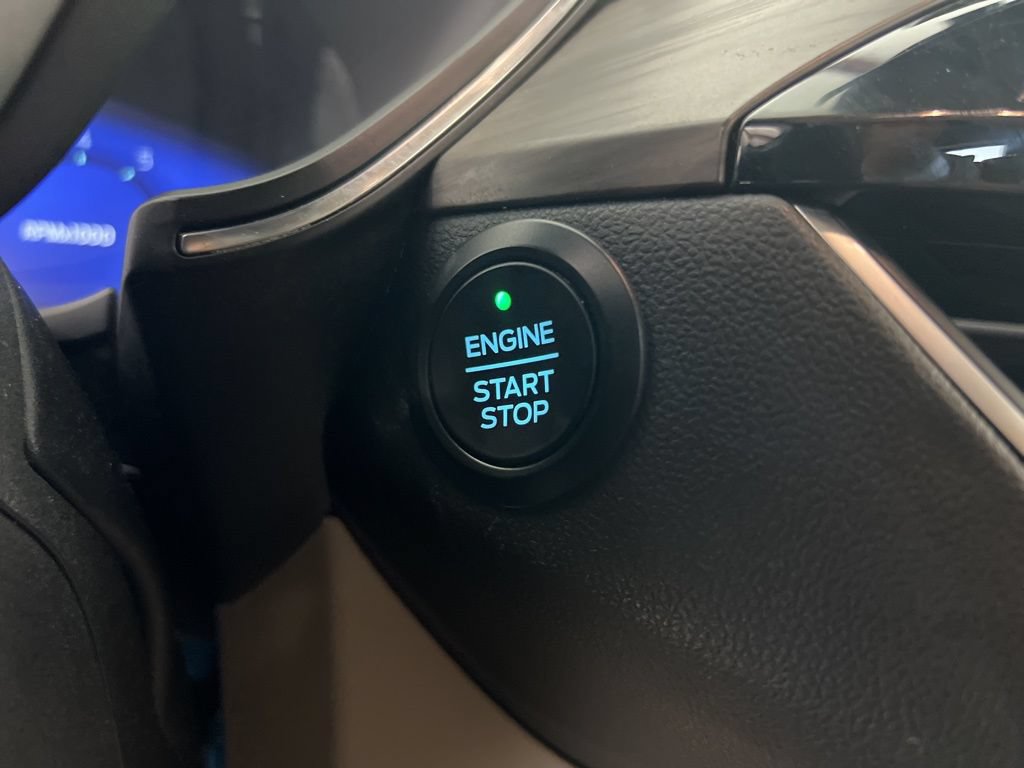Used 2020 Ford Escape Titanium AWD/4WD image 16