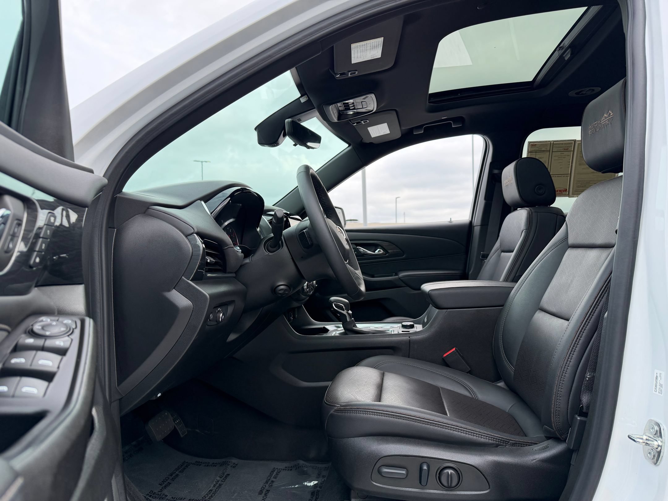 Used 2023 Chevrolet Traverse High Country AWD/4WD image 35