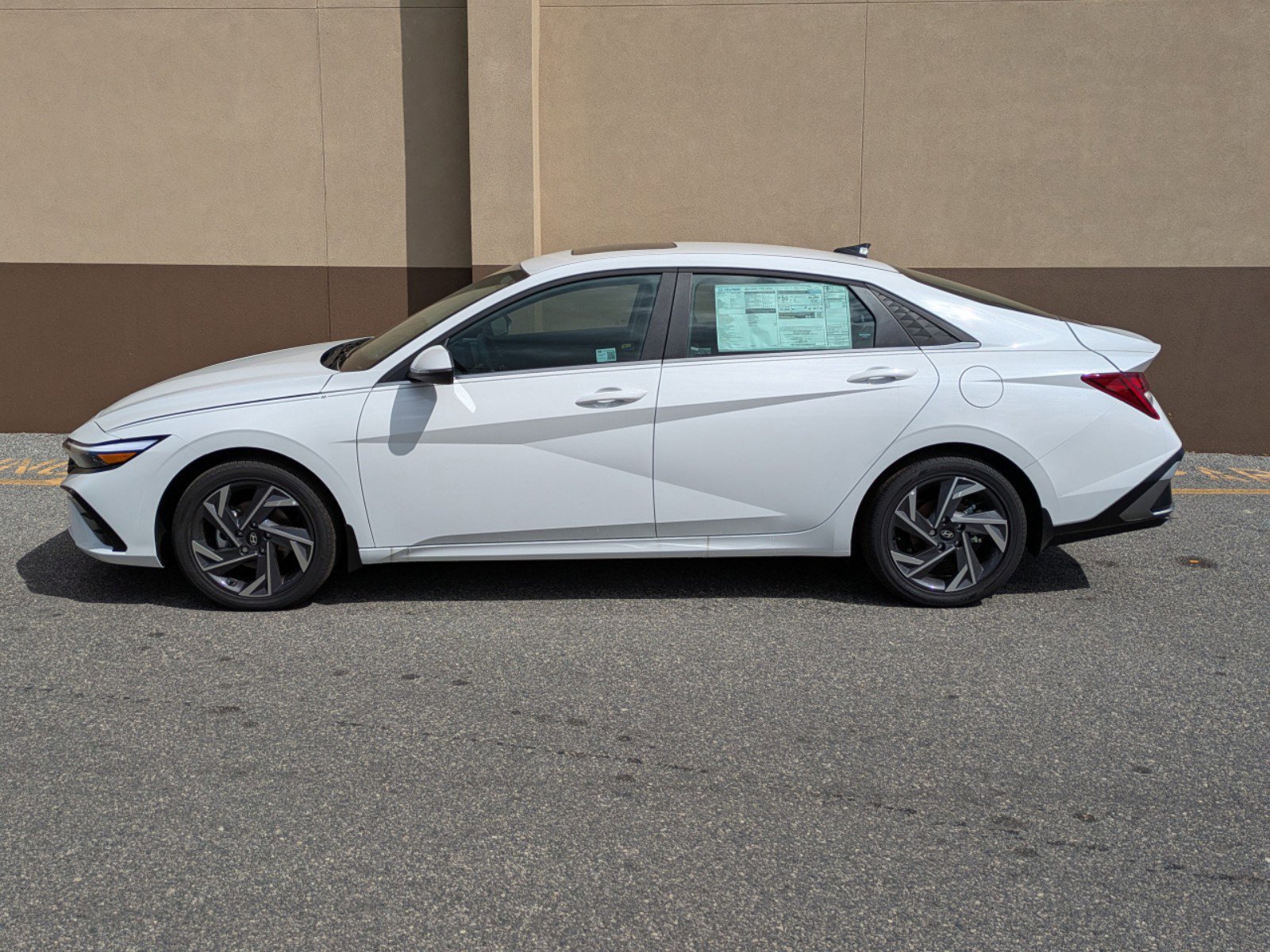 Used 2025 Hyundai Elantra Limited image 7