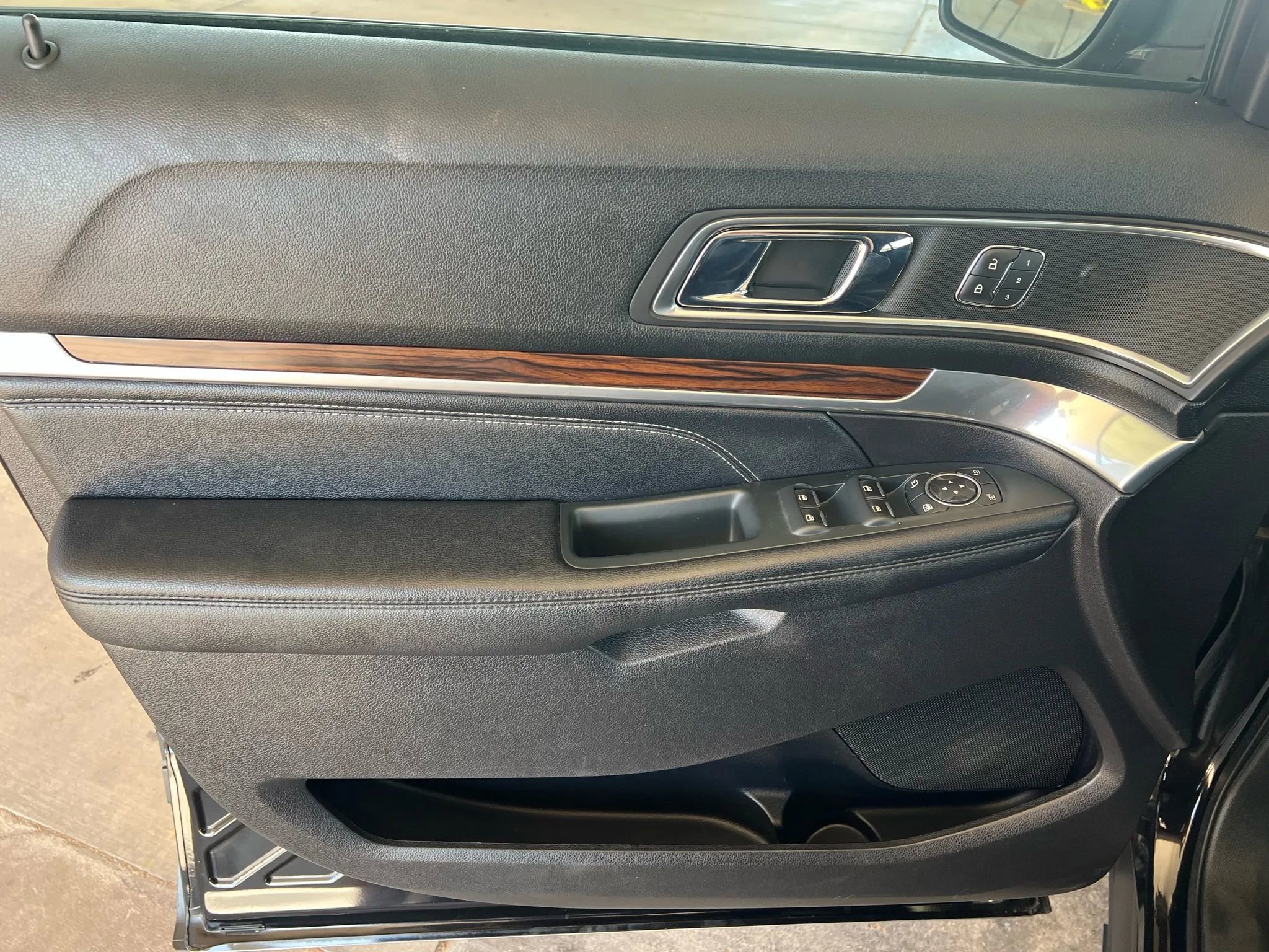 Used 2019 Ford Explorer Limited image 9
