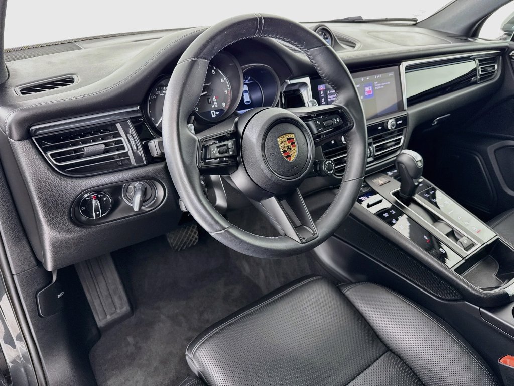 Certified 2025 Porsche Macan Turbo w/ Premium Package Plus AWD/4WD image 4