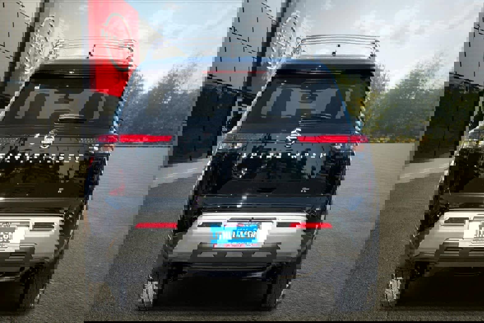 New 2025 Nissan Pathfinder SL image 8