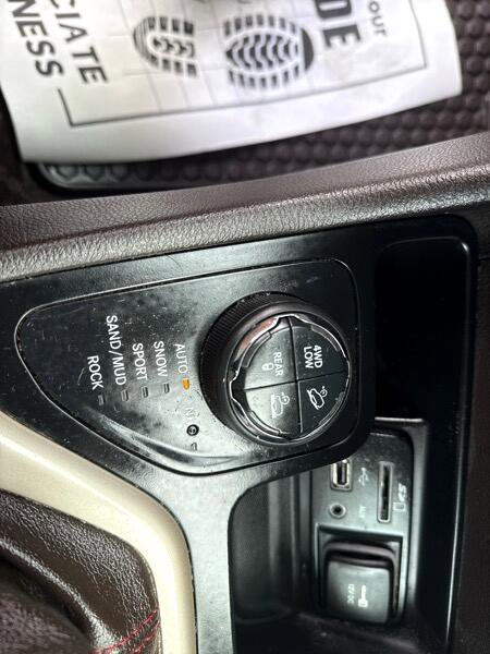 Used 2015 Jeep Cherokee Trailhawk w/ Comfort/Convenience Group image 15