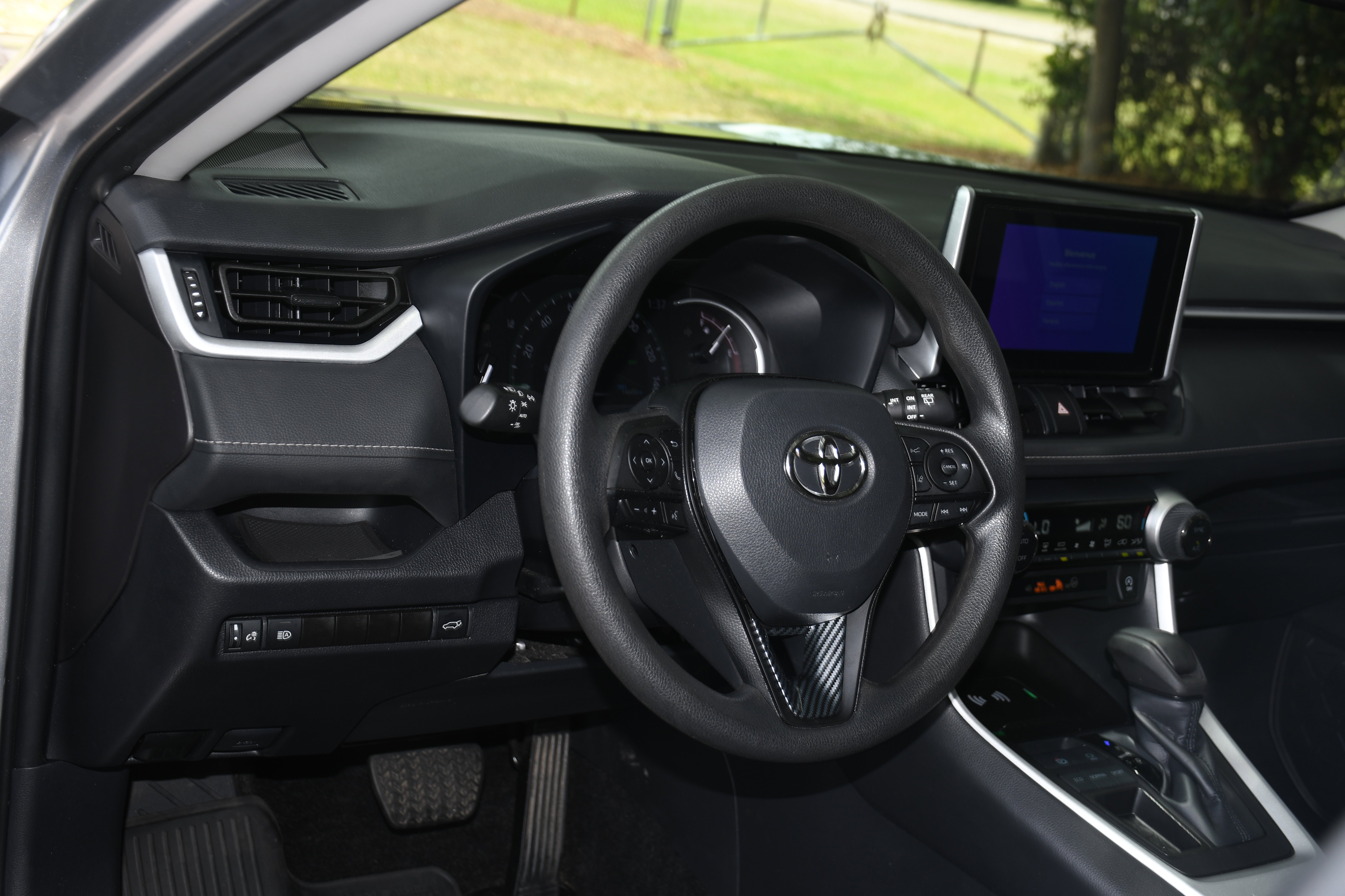 Certified 2025 Toyota RAV4 XLE w/ Convenience Package FWD image 9