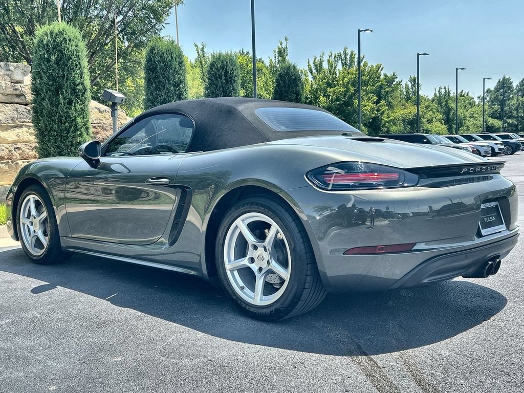 Used 2024 Porsche 718 Boxster RWD image 3