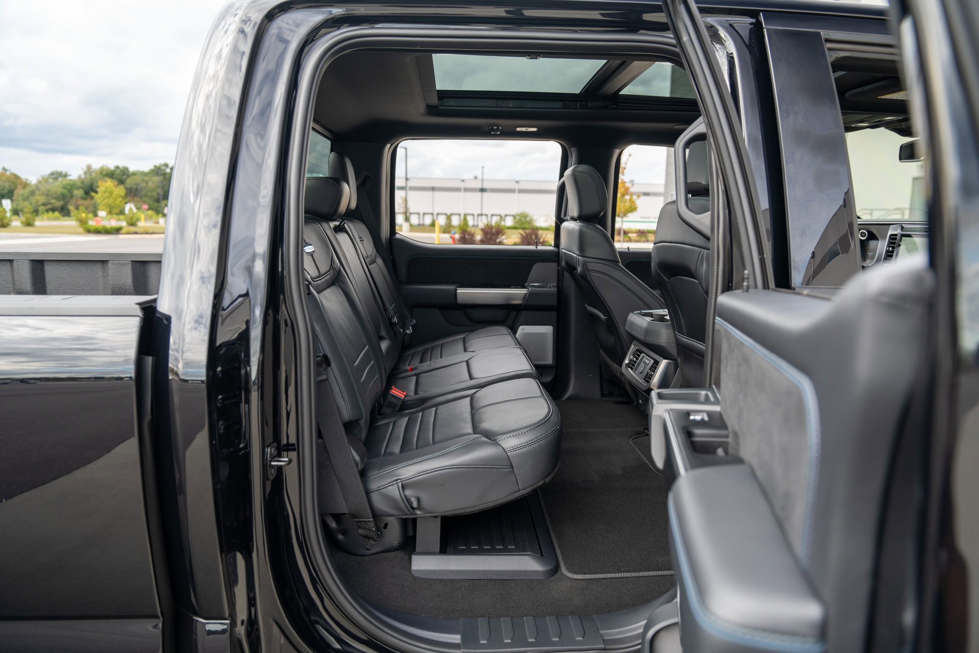 Used 2025 Ford F450 Platinum image 39