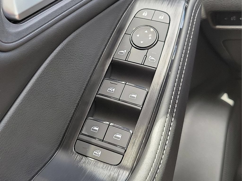 Used 2025 Nissan Rogue SV w/ SV Premium Package FWD image 13