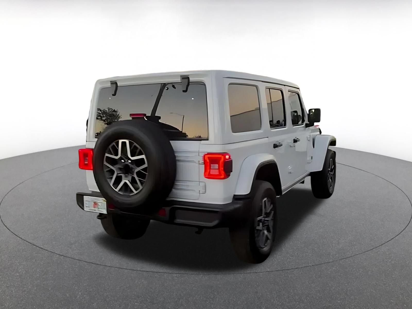 Used 2025 Jeep Wrangler Unlimited Sahara AWD/4WD image 12