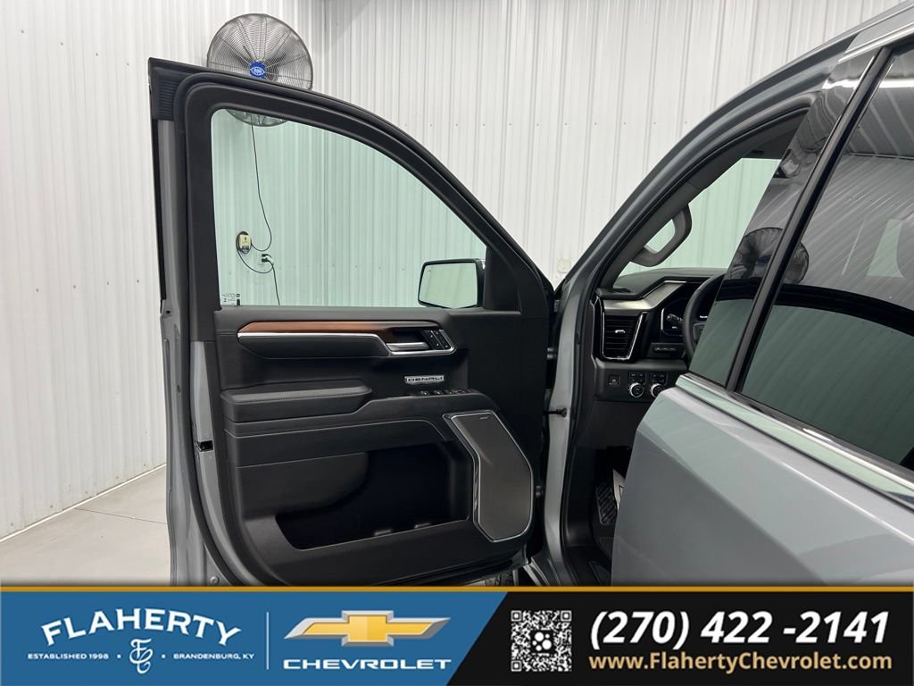 Used 2025 GMC Sierra 1500 Denali w/ Technology Package AWD/4WD image 8