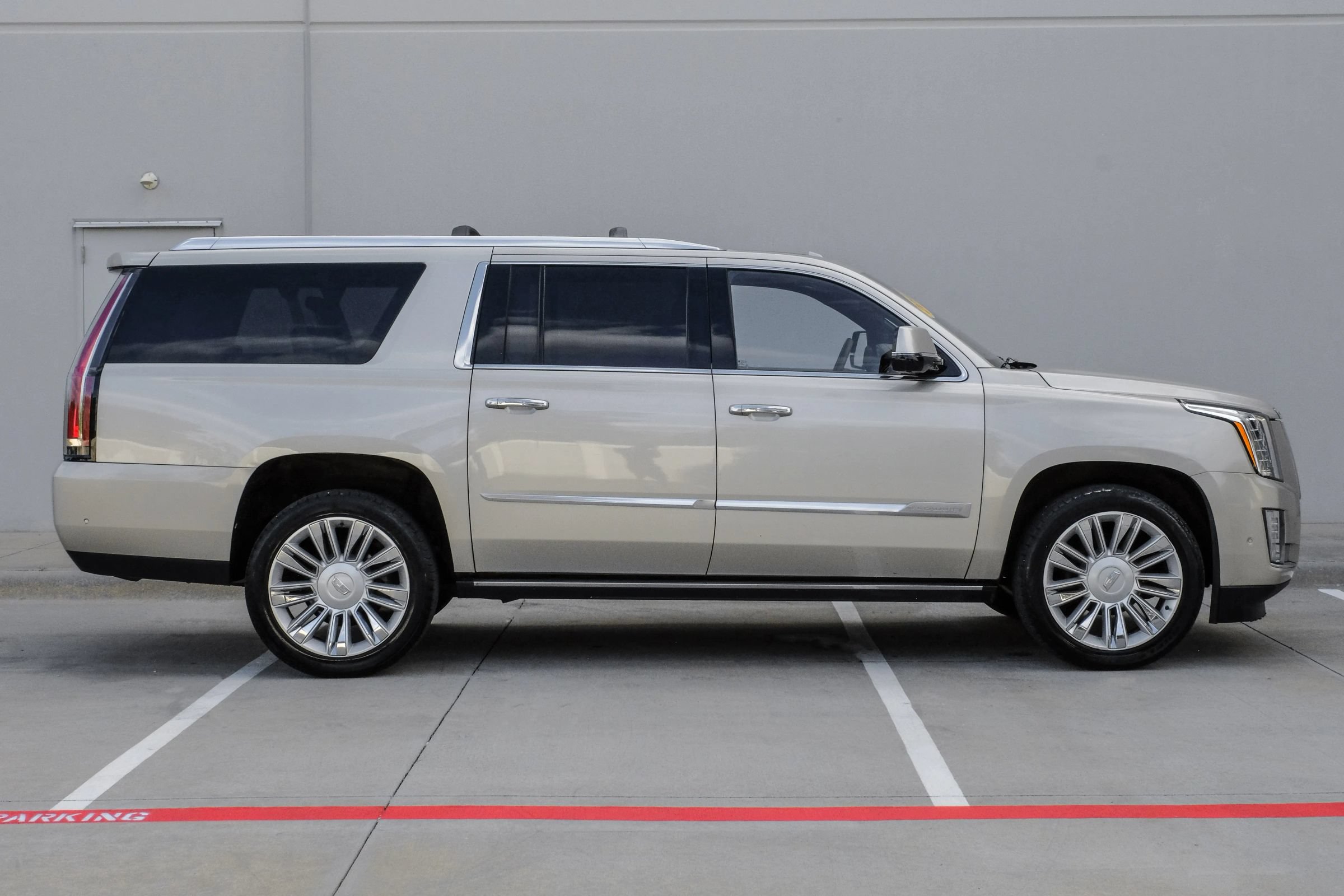 Used 2017 Cadillac Escalade ESV Platinum AWD/4WD image 3