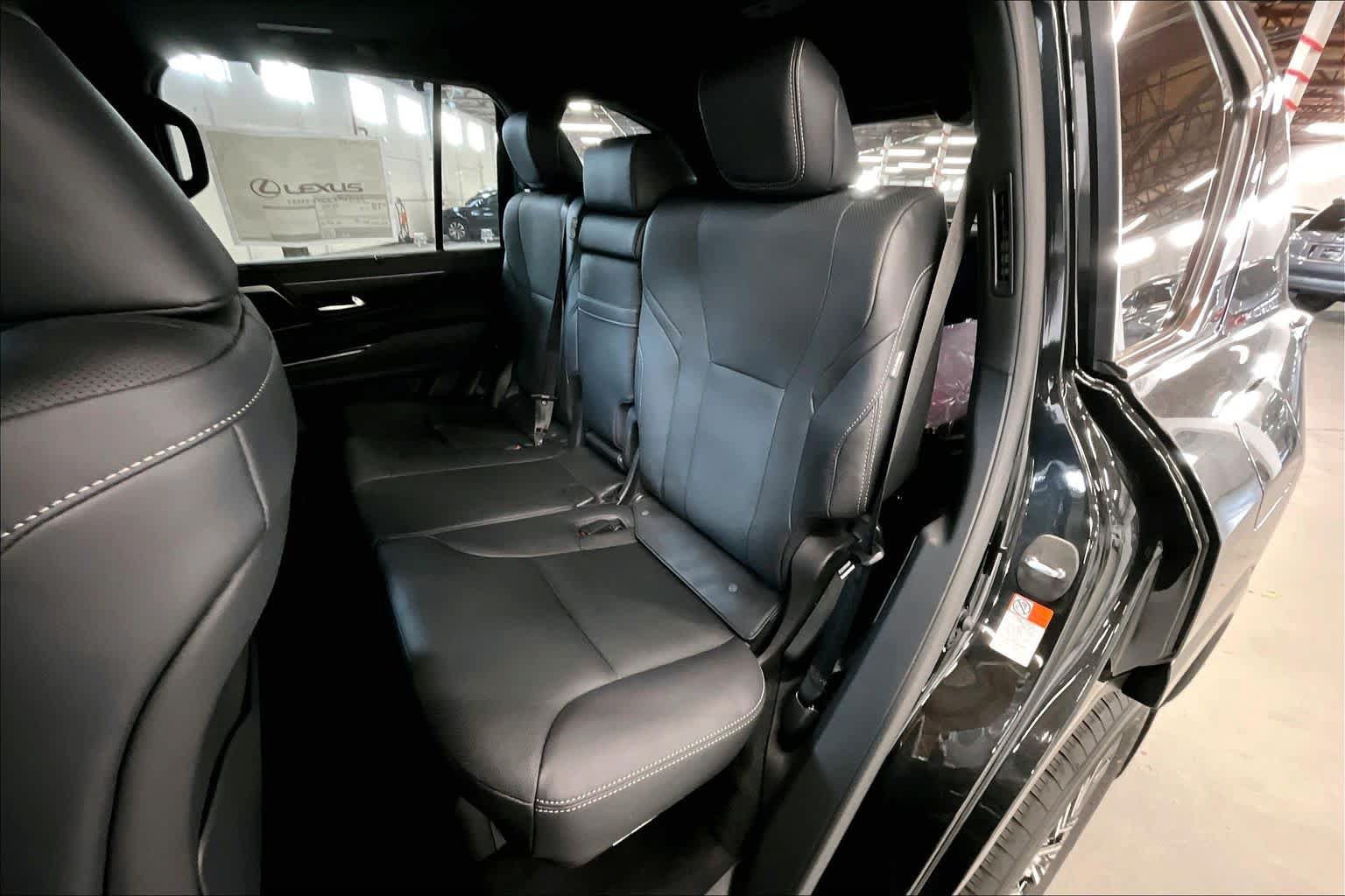 New 2026 Lexus LX 600 4WD w/ Luxury Package image 10