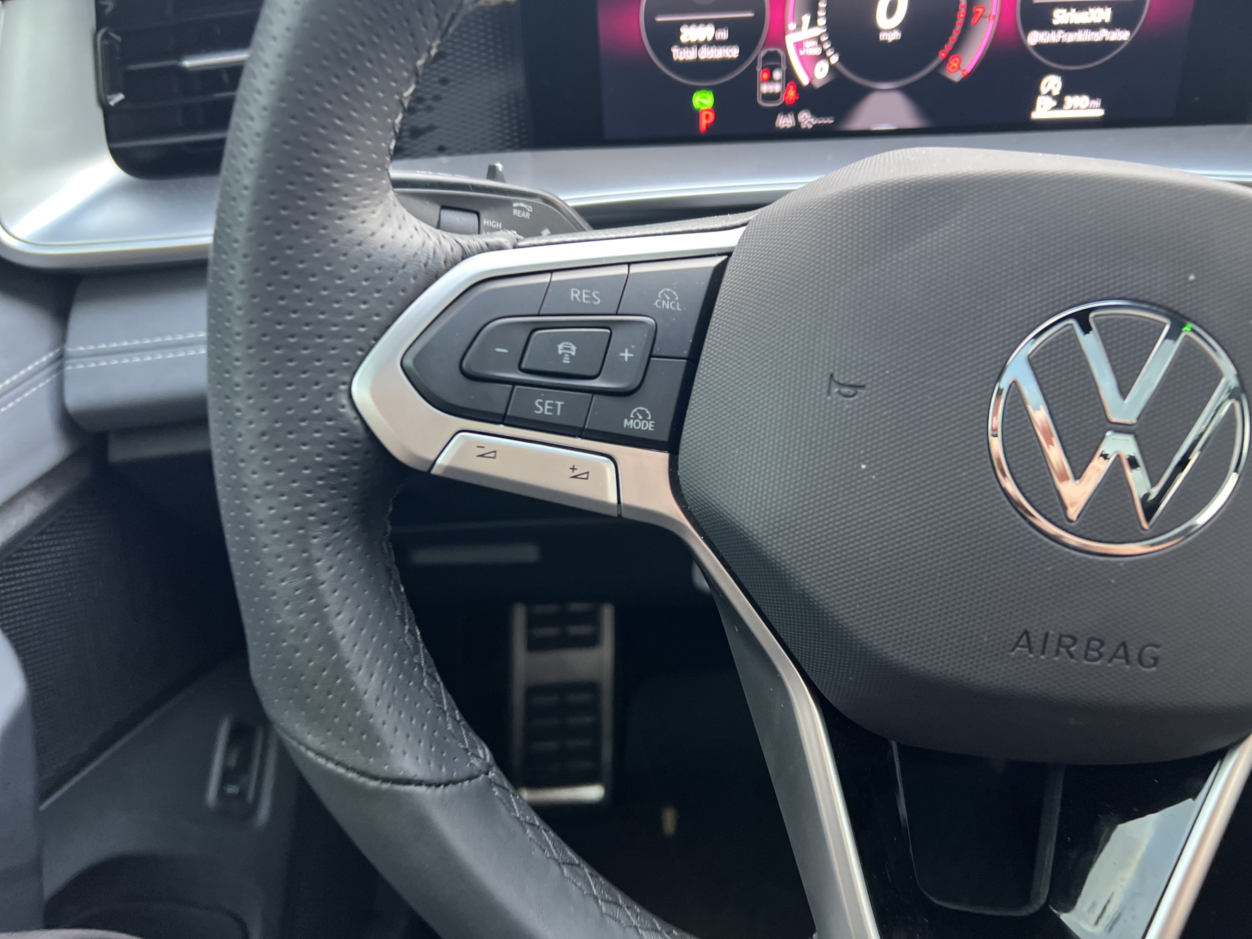 Certified 2026 Volkswagen Tiguan SE R-Line FWD image 15
