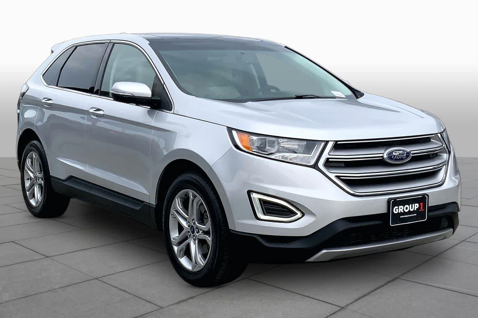 Used 2018 Ford Edge Titanium w/ Equipment Group 301A FWD image 3