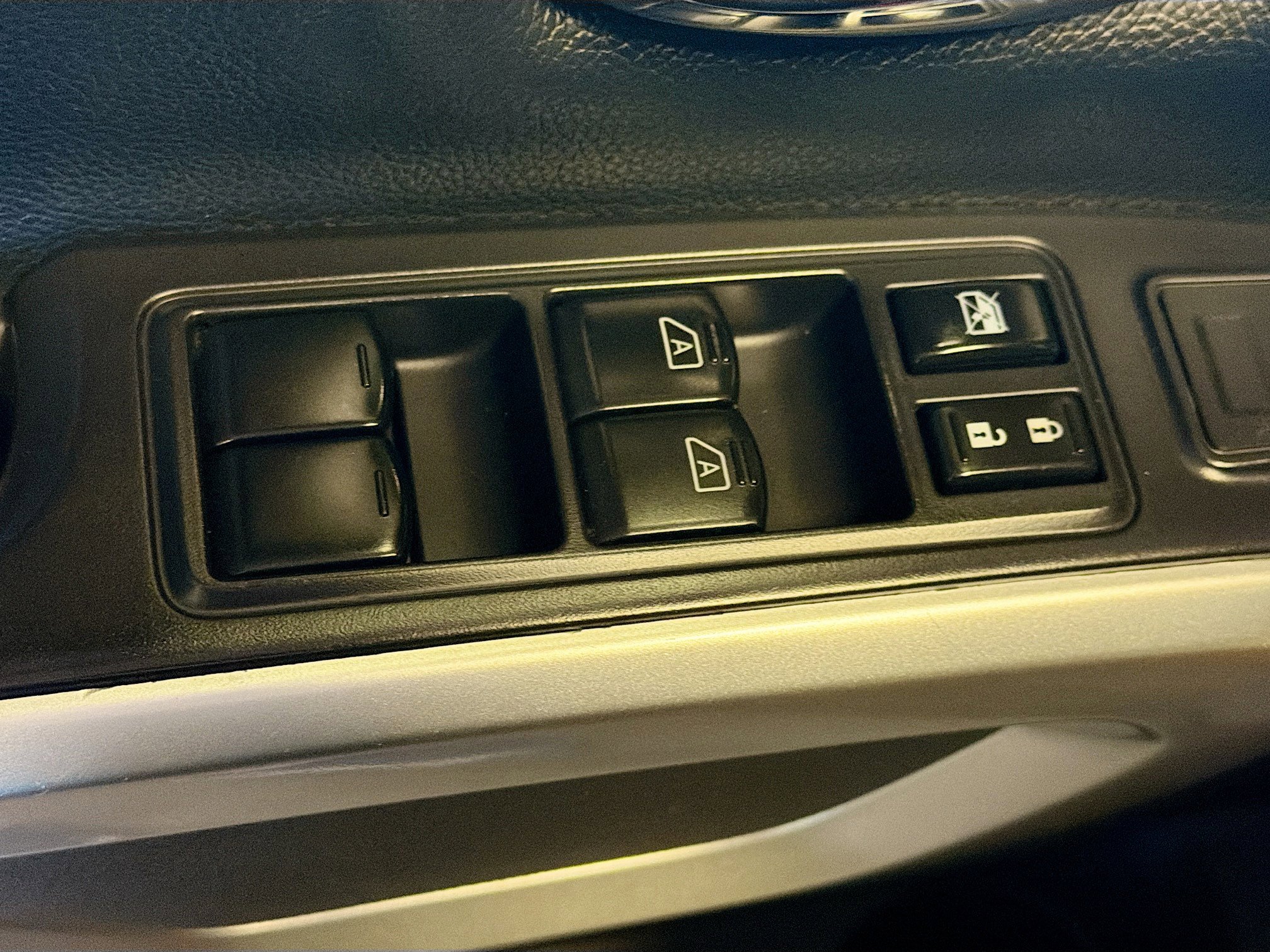 Used 2021 Nissan Titan SV w/ SV Convenience Package image 15