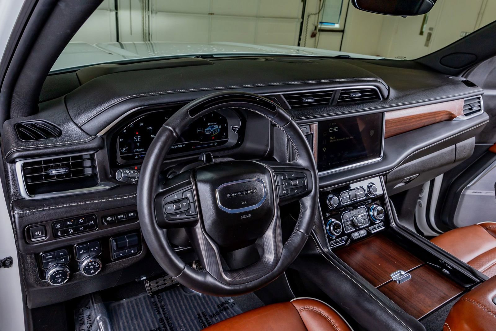 Used 2024 GMC Yukon Denali Ultimate AWD/4WD image 17