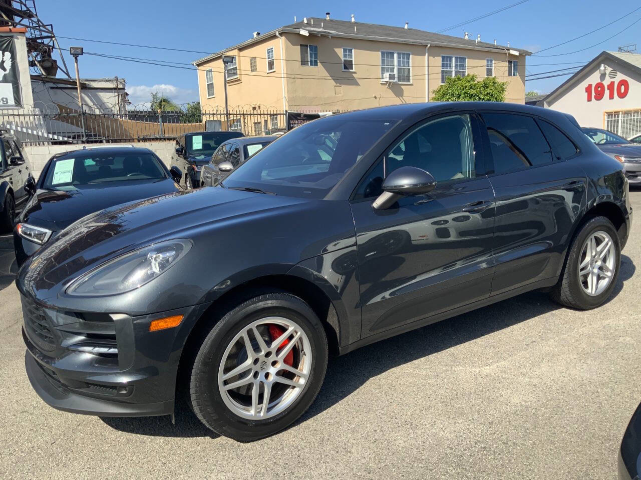 Used 2019 Porsche Macan AWD/4WD image 2