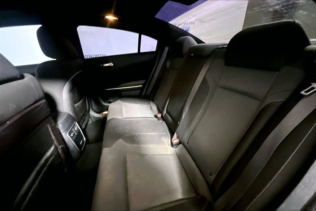 Used 2019 Dodge Charger SXT RWD image 21