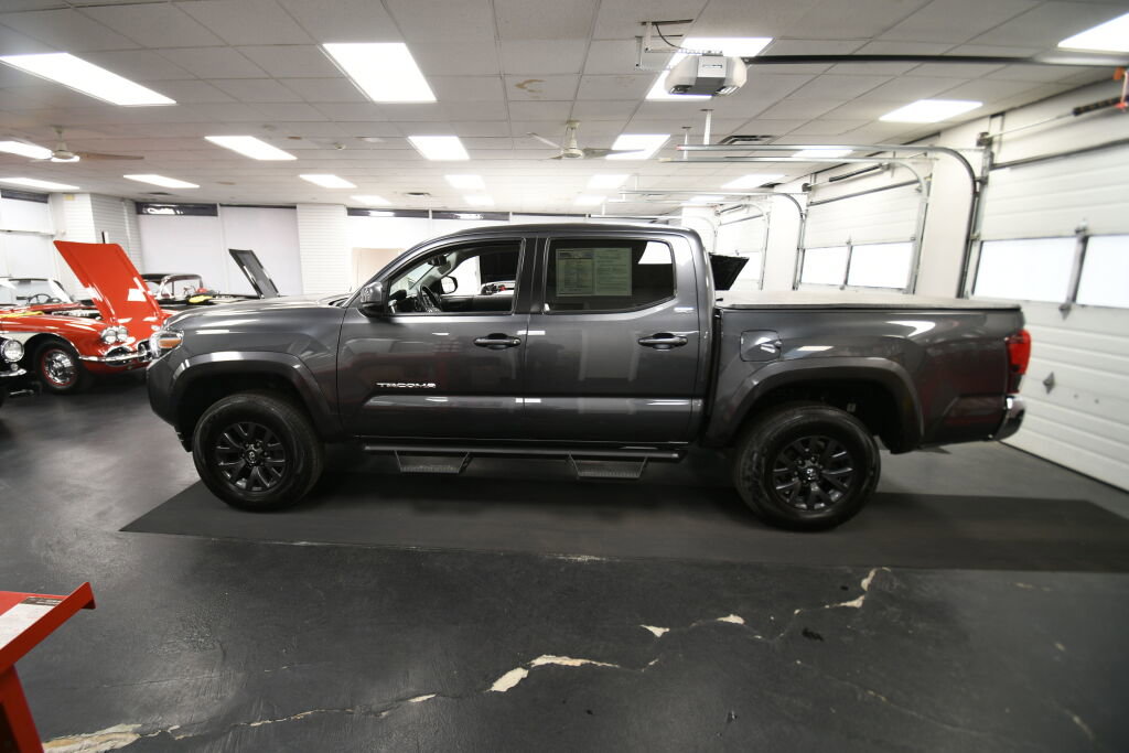 Used 2023 Toyota Tacoma SR5 AWD/4WD image 5