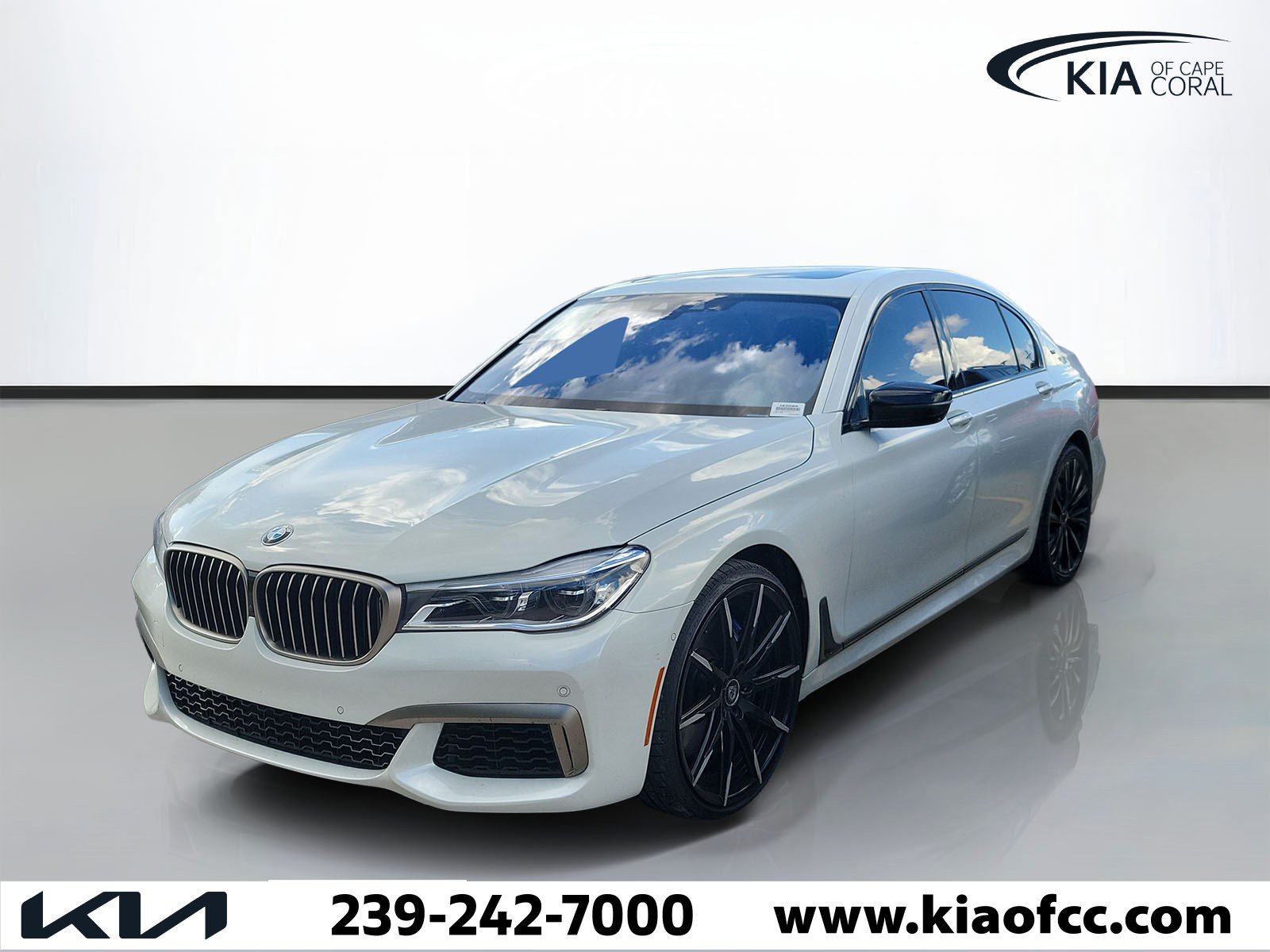 Used 2018 BMW M760i xDrive AWD/4WD image 3