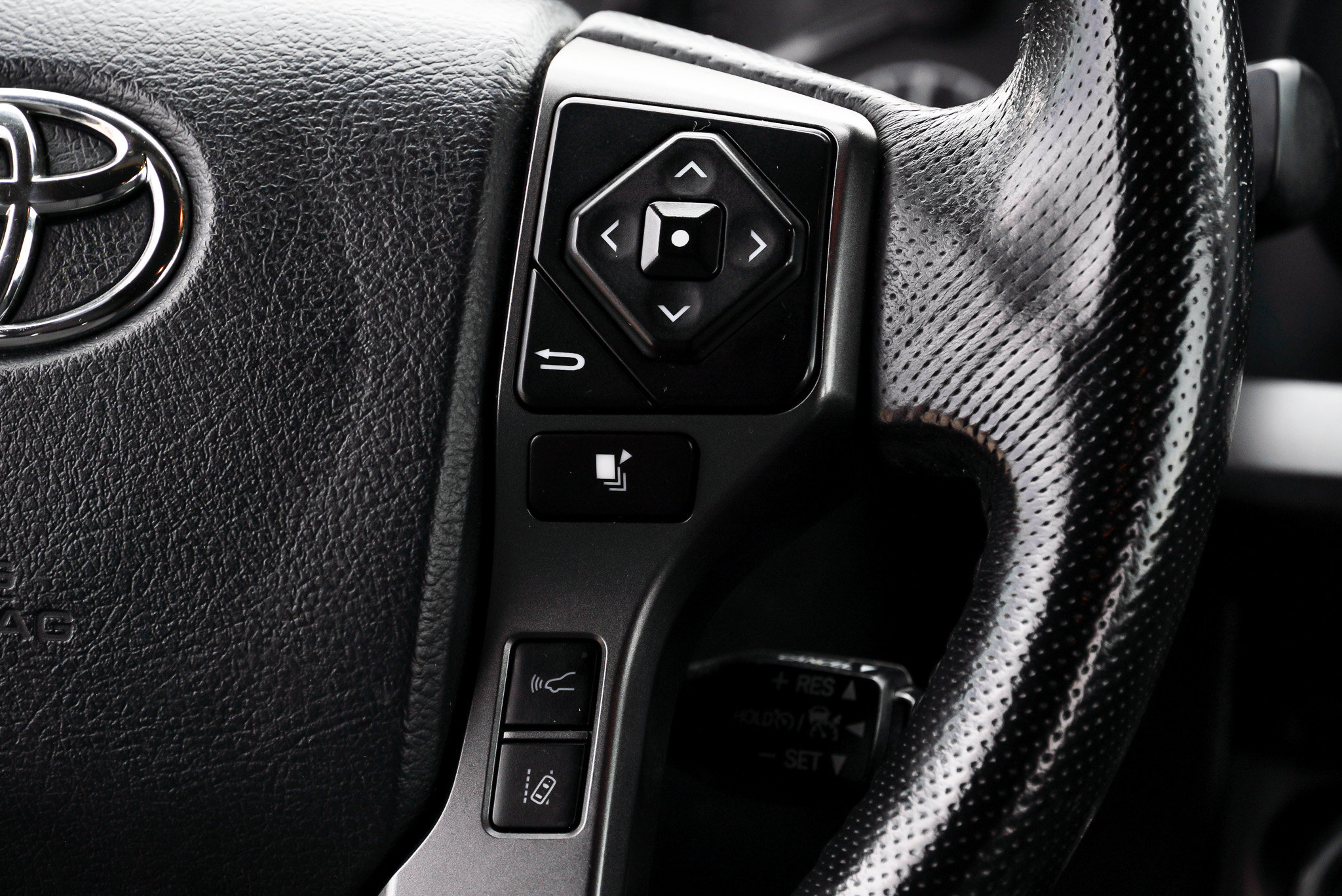 Certified 2019 Toyota Tacoma TRD Off-Road AWD/4WD image 32