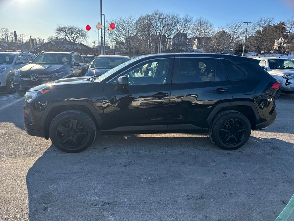 Used 2022 Toyota RAV4 LE image 4