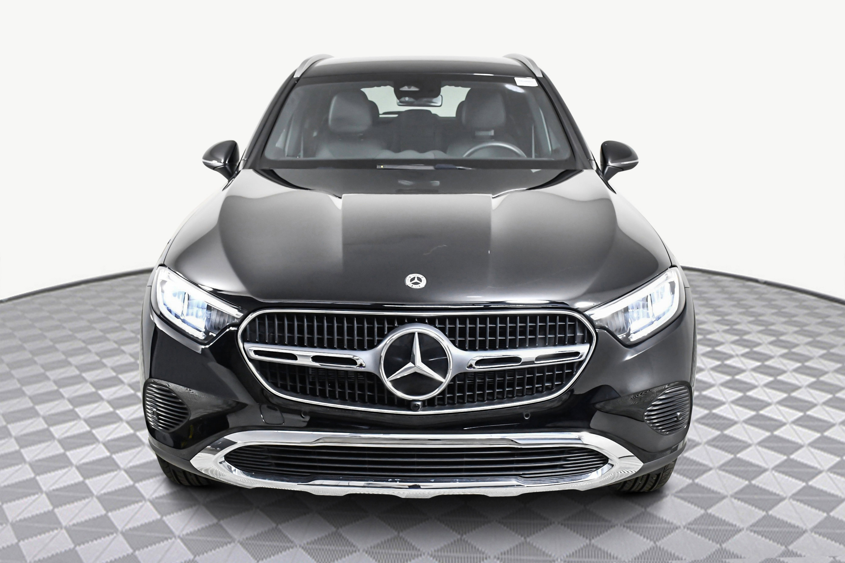 Used 2025 Mercedes-Benz GLC 300 image 2