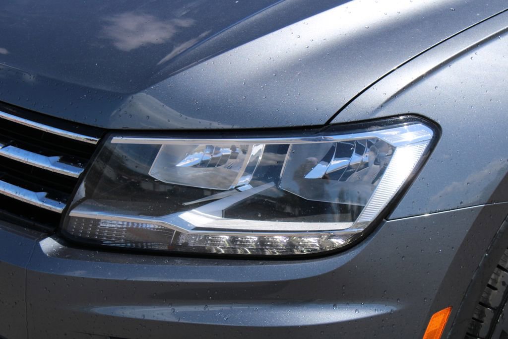 Used 2018 Volkswagen Tiguan SE w/ Panoramic Sunroof Package AWD/4WD image 10