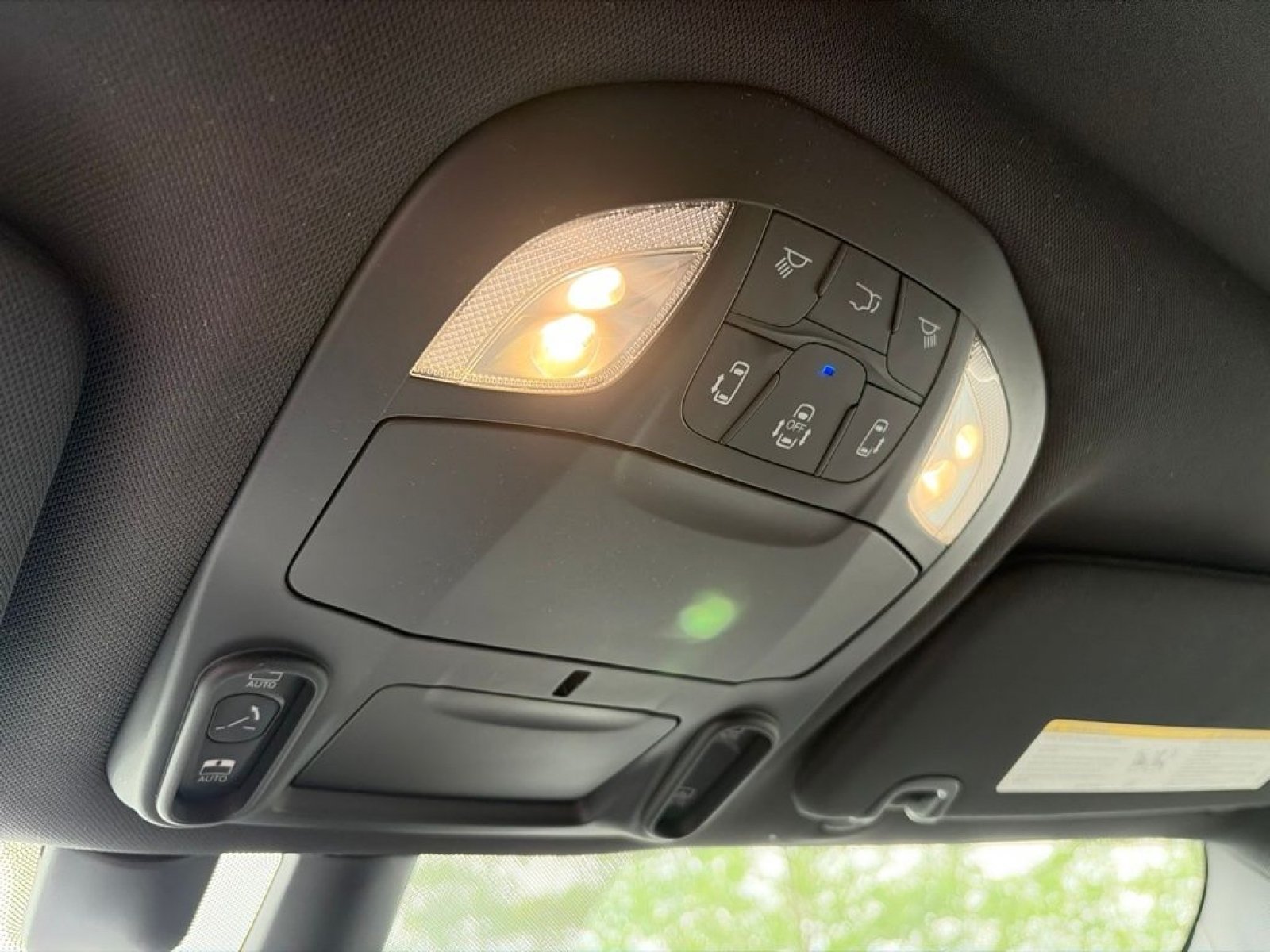 Used 2020 Chrysler Pacifica Limited w/ Advanced Safetytec Group FWD image 20