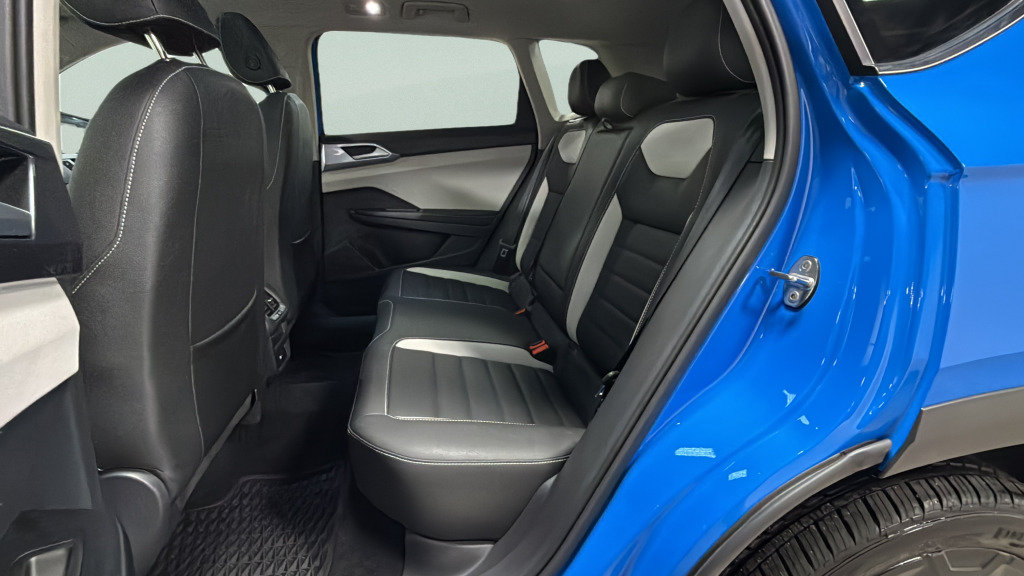 Certified 2025 Volkswagen Taos SEL AWD/4WD image 31