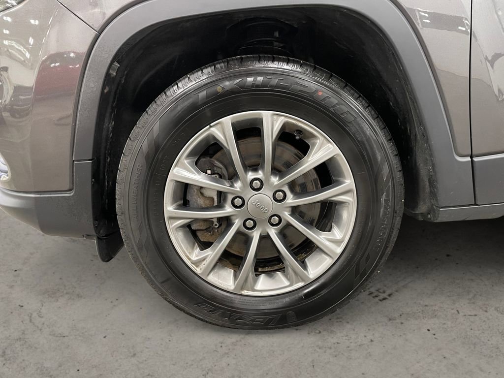 Used 2020 Jeep Cherokee Latitude Lux w/ Quick Order Package 26H Lux image 14