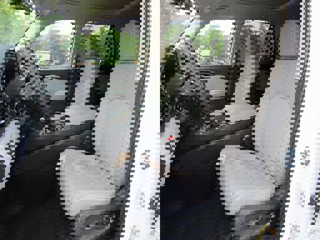 New 2025 Honda Pilot Touring image 12