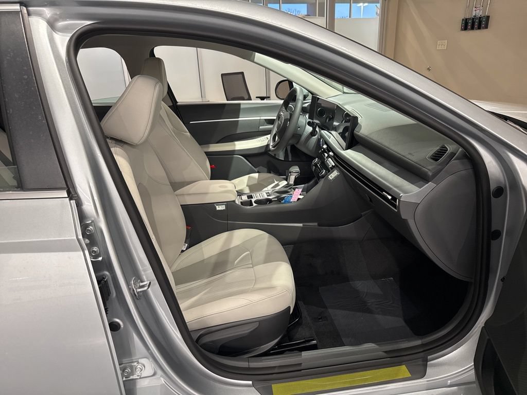 New 2026 Hyundai Sonata SE FWD image 25