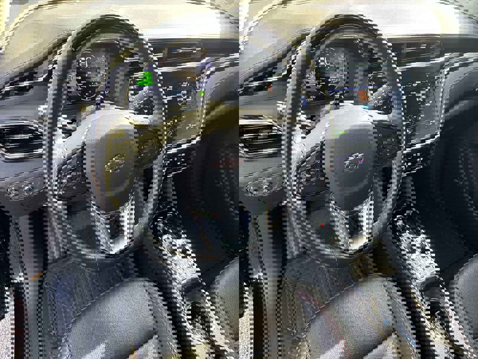 Used 2023 Chevrolet Bolt EUV Premier w/ Sun & Sound Package image 18