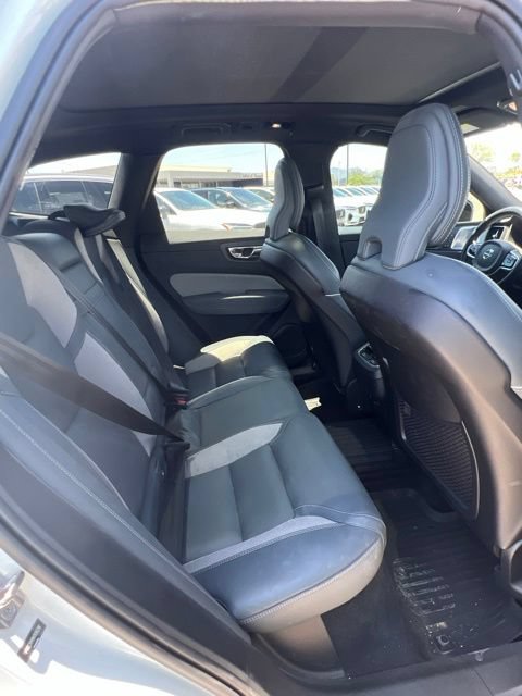 Used 2022 Volvo XC60 B6 R-Design AWD/4WD image 30