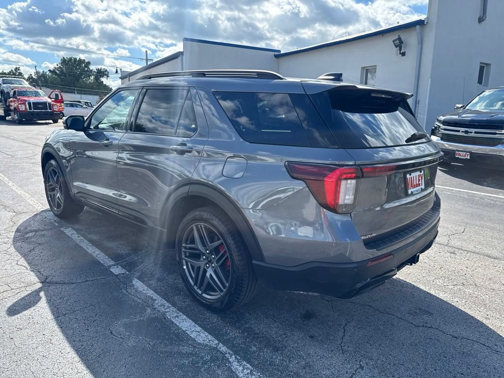 Certified 2025 Ford Explorer ST-Line w/ ST-Line Street Pack AWD/4WD image 12