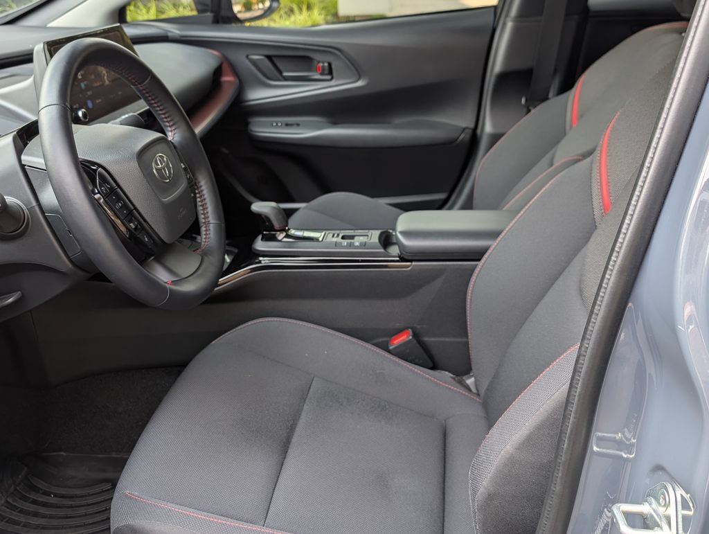 Certified 2025 Toyota Prius Plug-In Hybrid FWD image 3