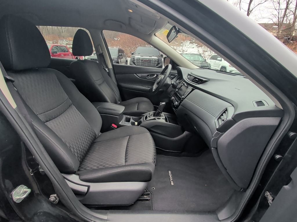 Used 2019 Nissan Rogue SV image 15