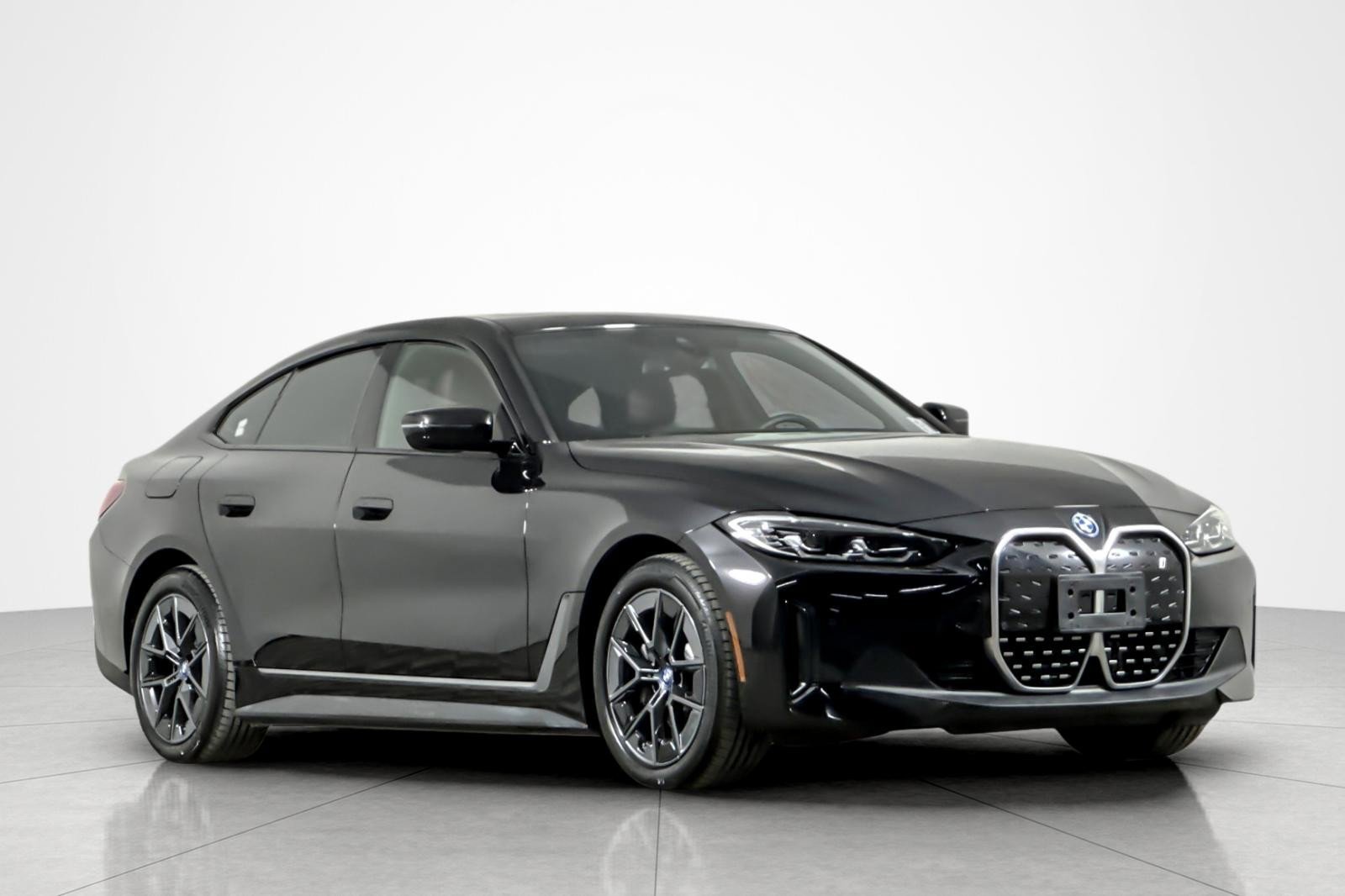 Used 2023 BMW i4 eDrive35 w/ Premium Package RWD image 7