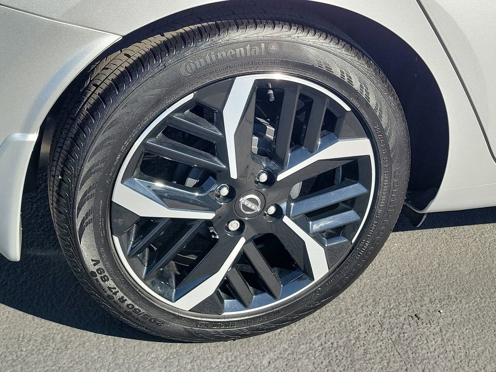 Used 2025 Nissan Versa SR w/ Trunk Package image 26