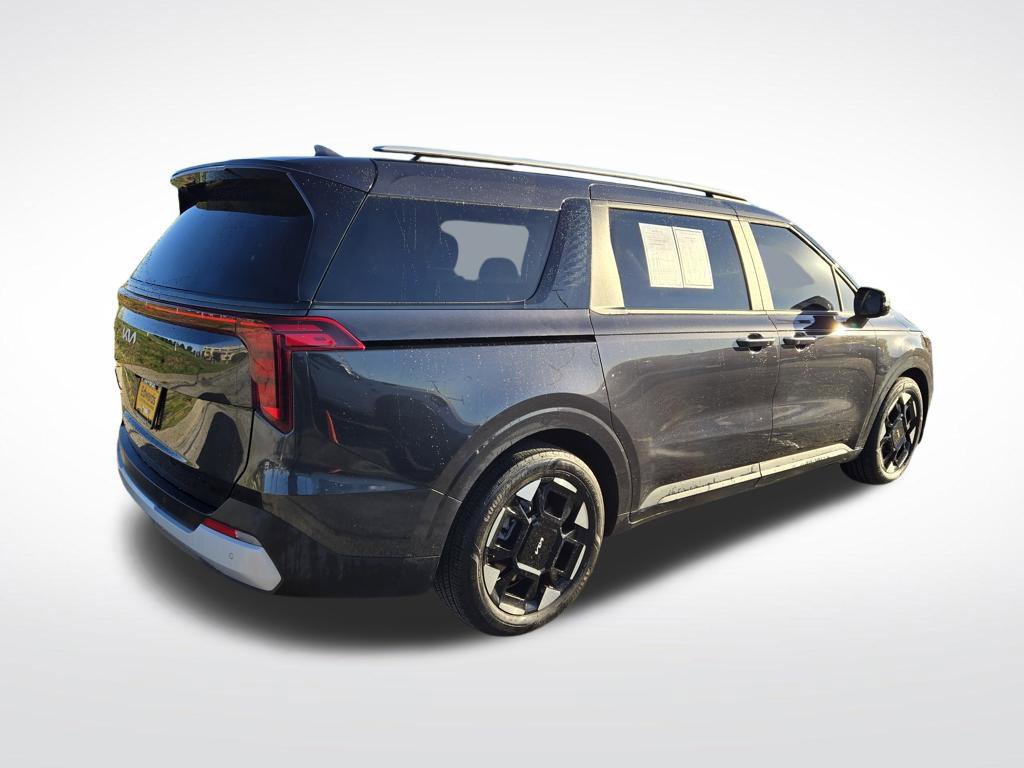 Used 2026 Kia Carnival EX FWD image 3