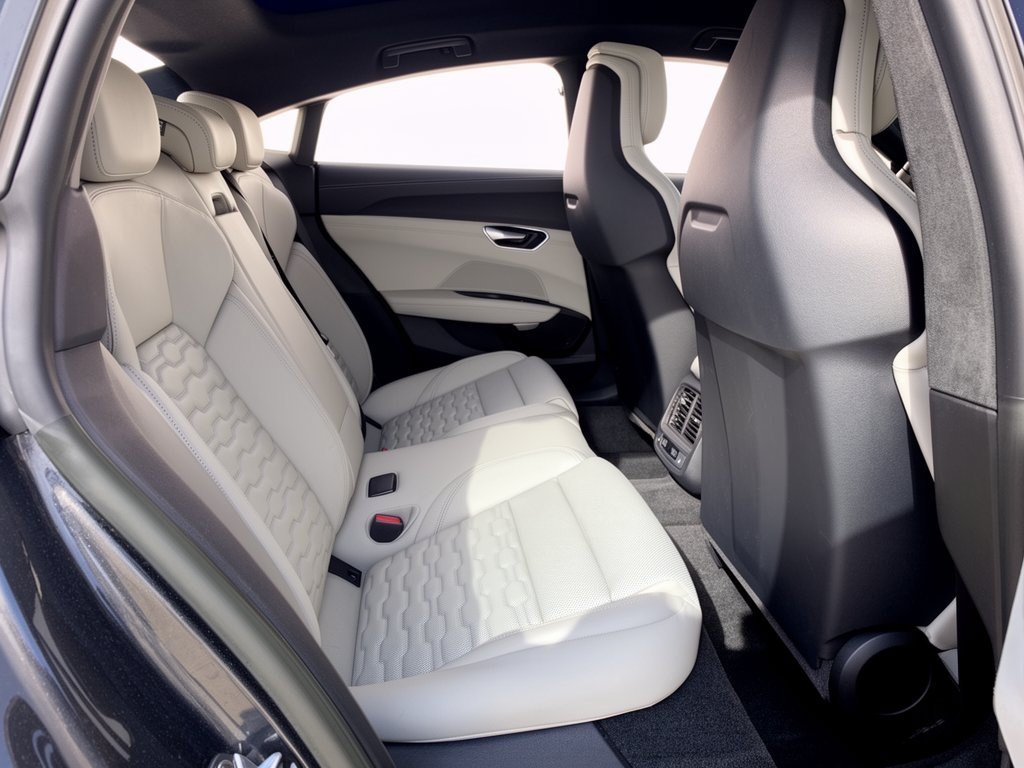 Used 2024 Audi e-tron GT Prestige AWD/4WD image 29