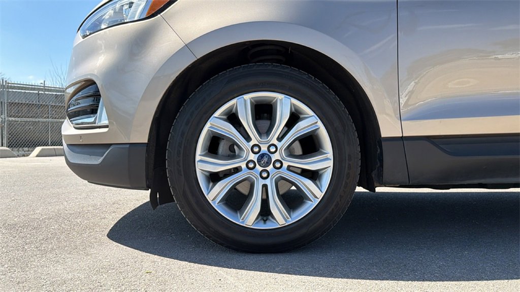 Used 2020 Ford Edge Titanium image 12