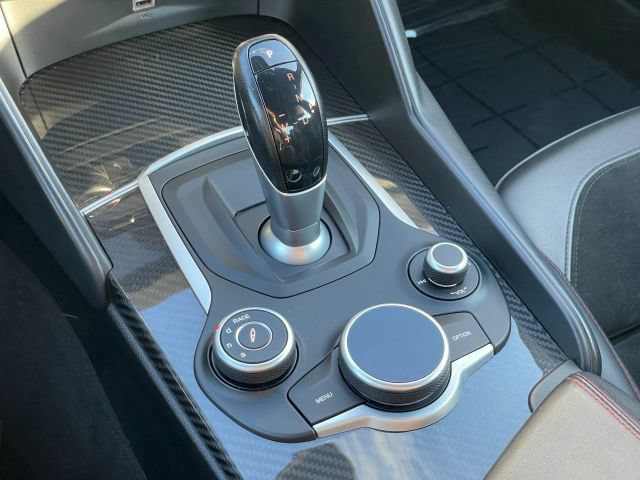 Used 2018 Alfa Romeo Giulia Quadrifoglio w/ Driver Assist Dynamic Package RWD image 28