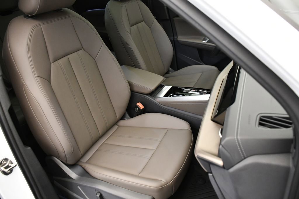 Used 2025 Audi Q5 Premium w/ Convenience Package image 46