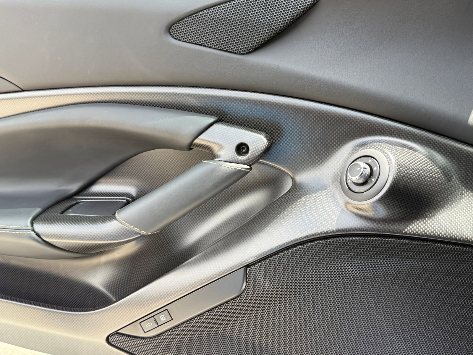 Used 2022 Ferrari F8 Tributo RWD image 27