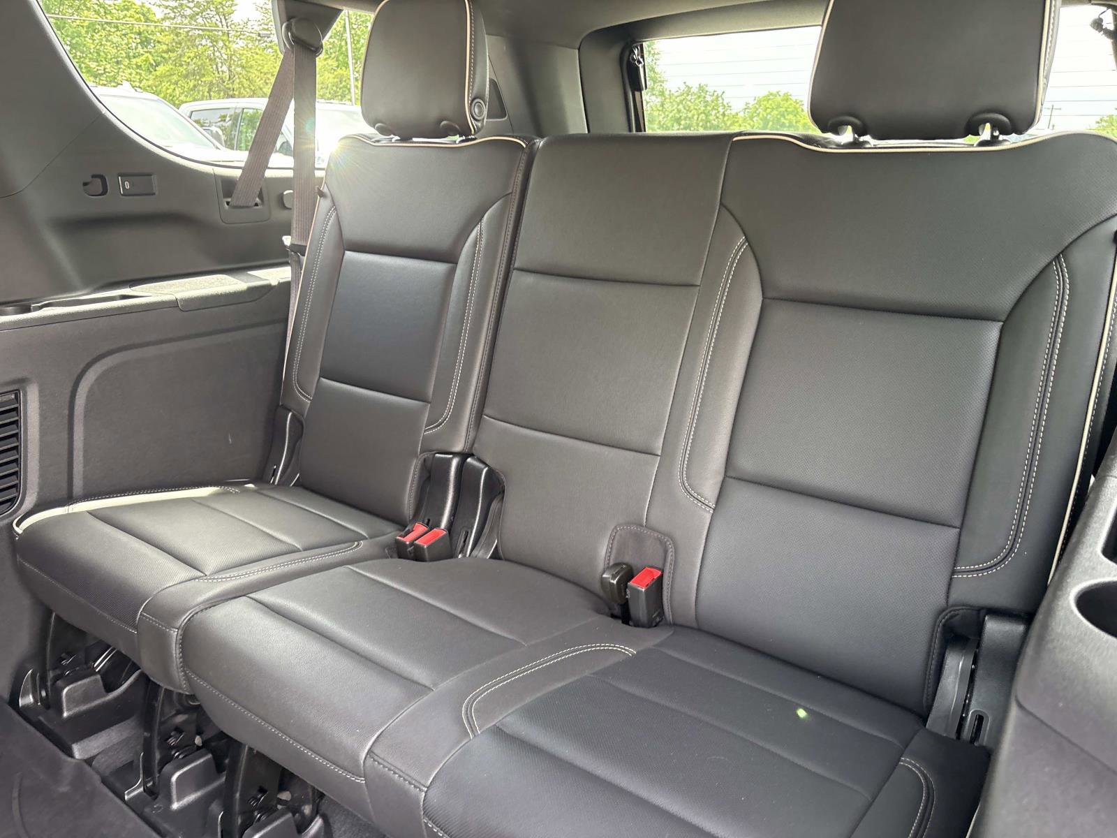 Used 2023 Chevrolet Suburban Premier AWD/4WD image 32