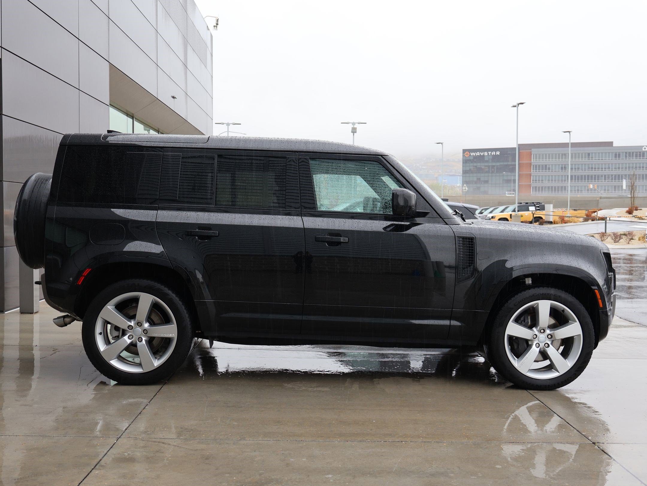 Used 2025 Land Rover Defender 110 X-Dynamic SE image 5