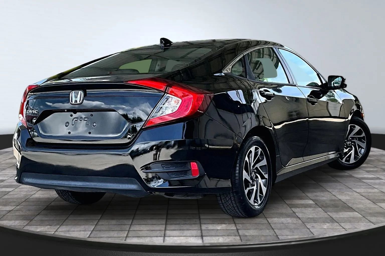 Used 2018 Honda Civic EX image 6
