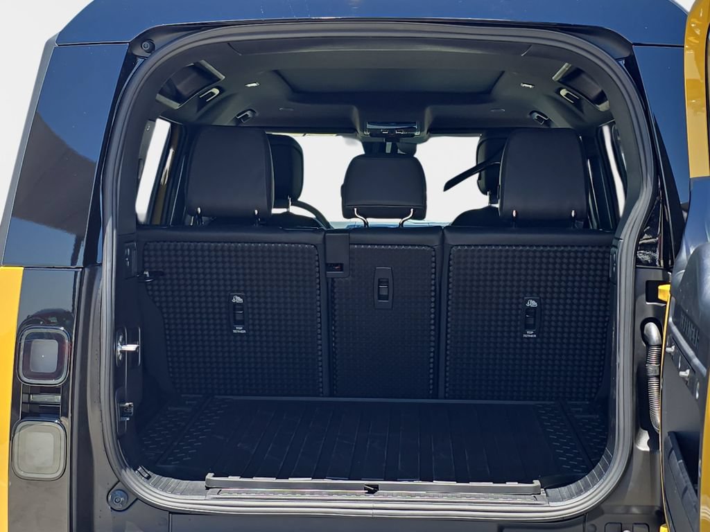New 2026 Land Rover Defender 110 Trophy Edition AWD/4WD image 12
